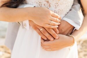 新郎新婦の手