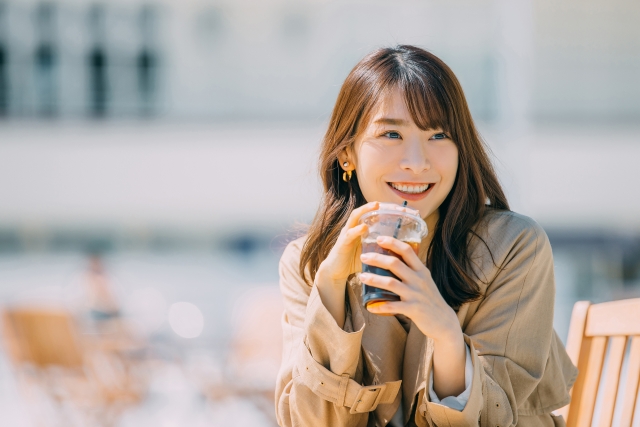 自然な表情のプロフィール写真