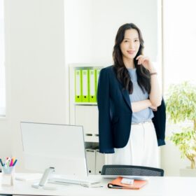 婚活をするキャリアウーマン