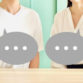 デート中沈黙するカップル