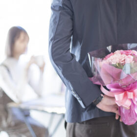 プロポーズをしようとしている男性